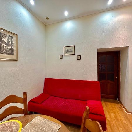 Apartment In The City Centre Лвив Екстериор снимка