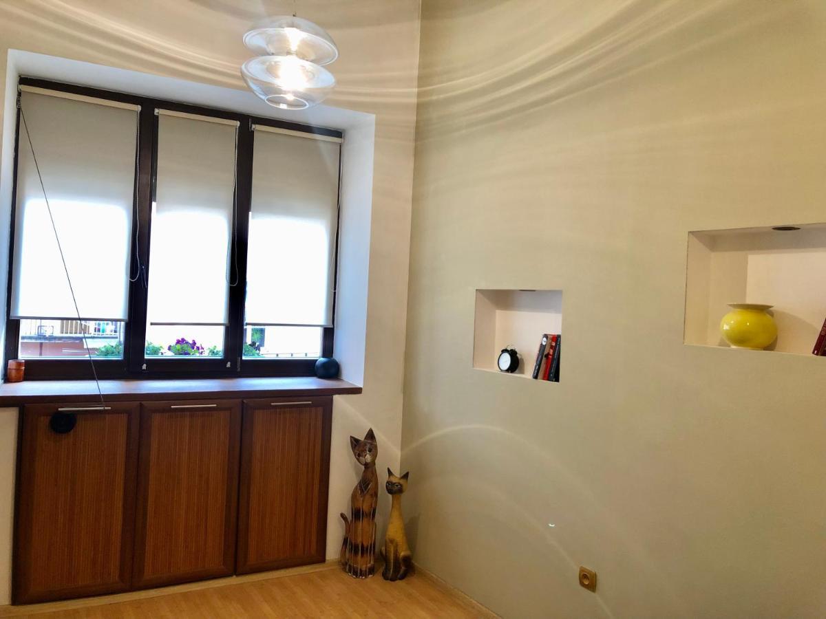 Apartment In The City Centre Лвив Екстериор снимка