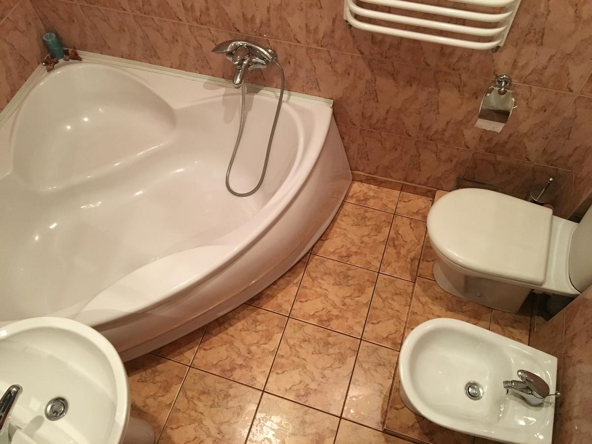 Apartment In The City Centre Лвив Екстериор снимка
