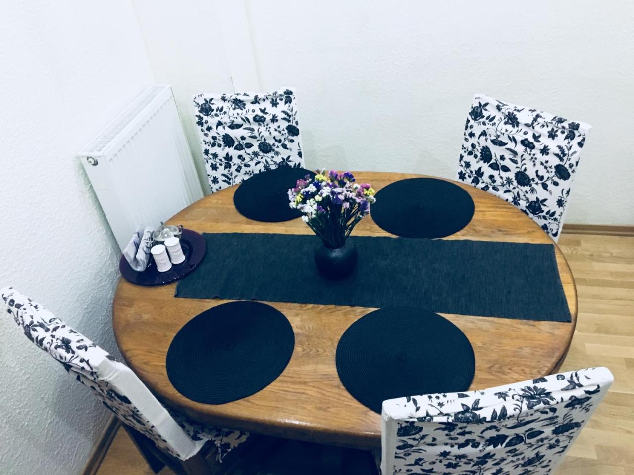 Apartment In The City Centre Лвив Екстериор снимка