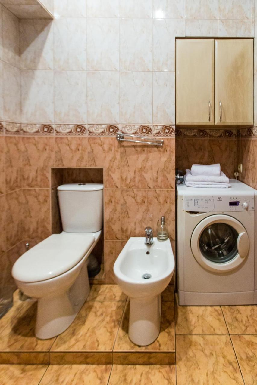 Apartment In The City Centre Лвив Екстериор снимка