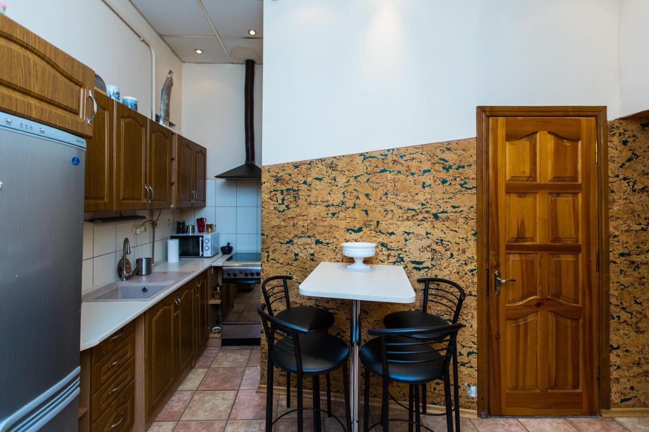 Apartment In The City Centre Лвив Екстериор снимка