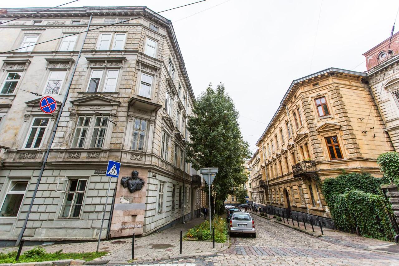 Apartment In The City Centre Лвив Екстериор снимка