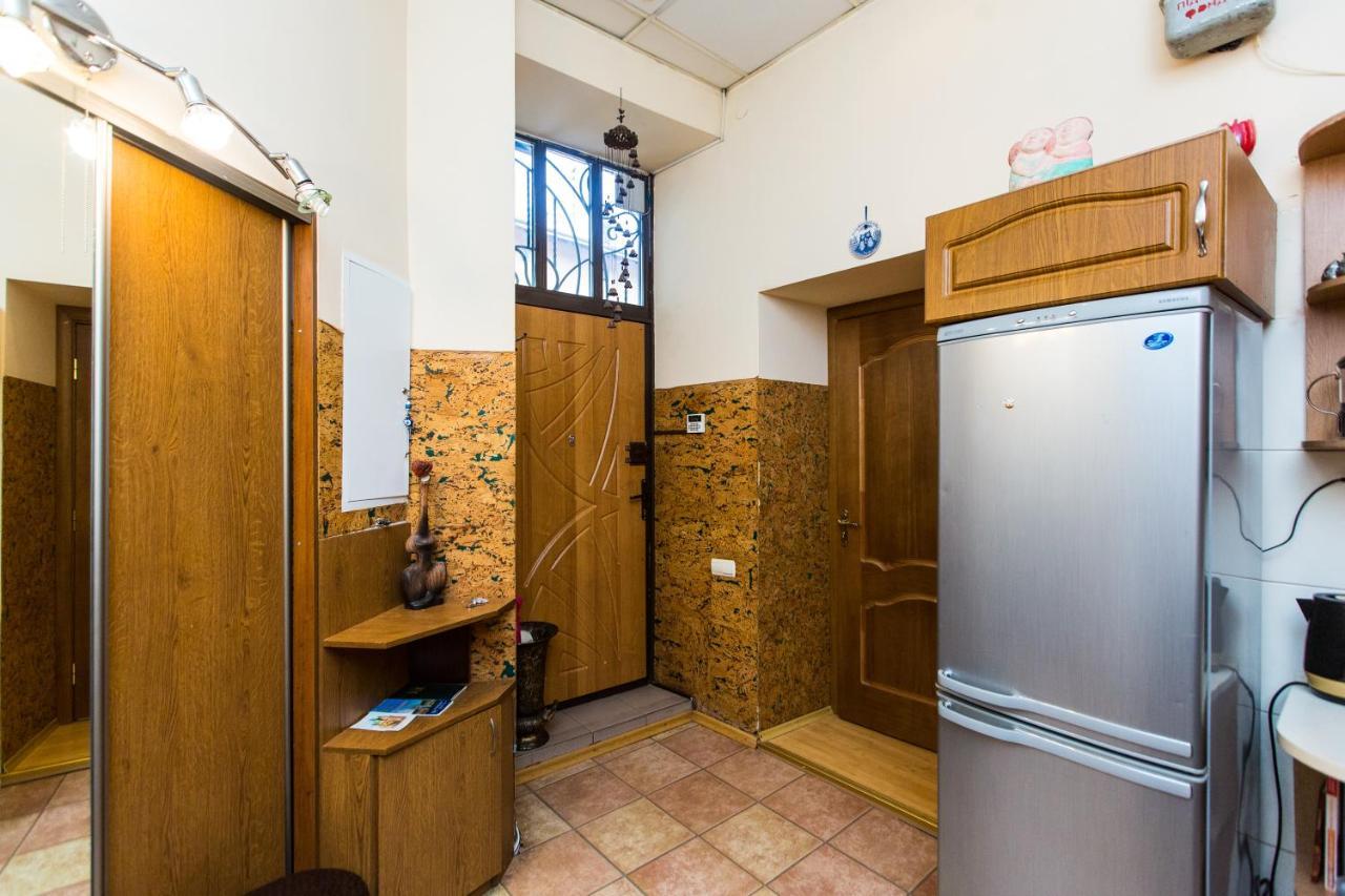 Apartment In The City Centre Лвив Екстериор снимка
