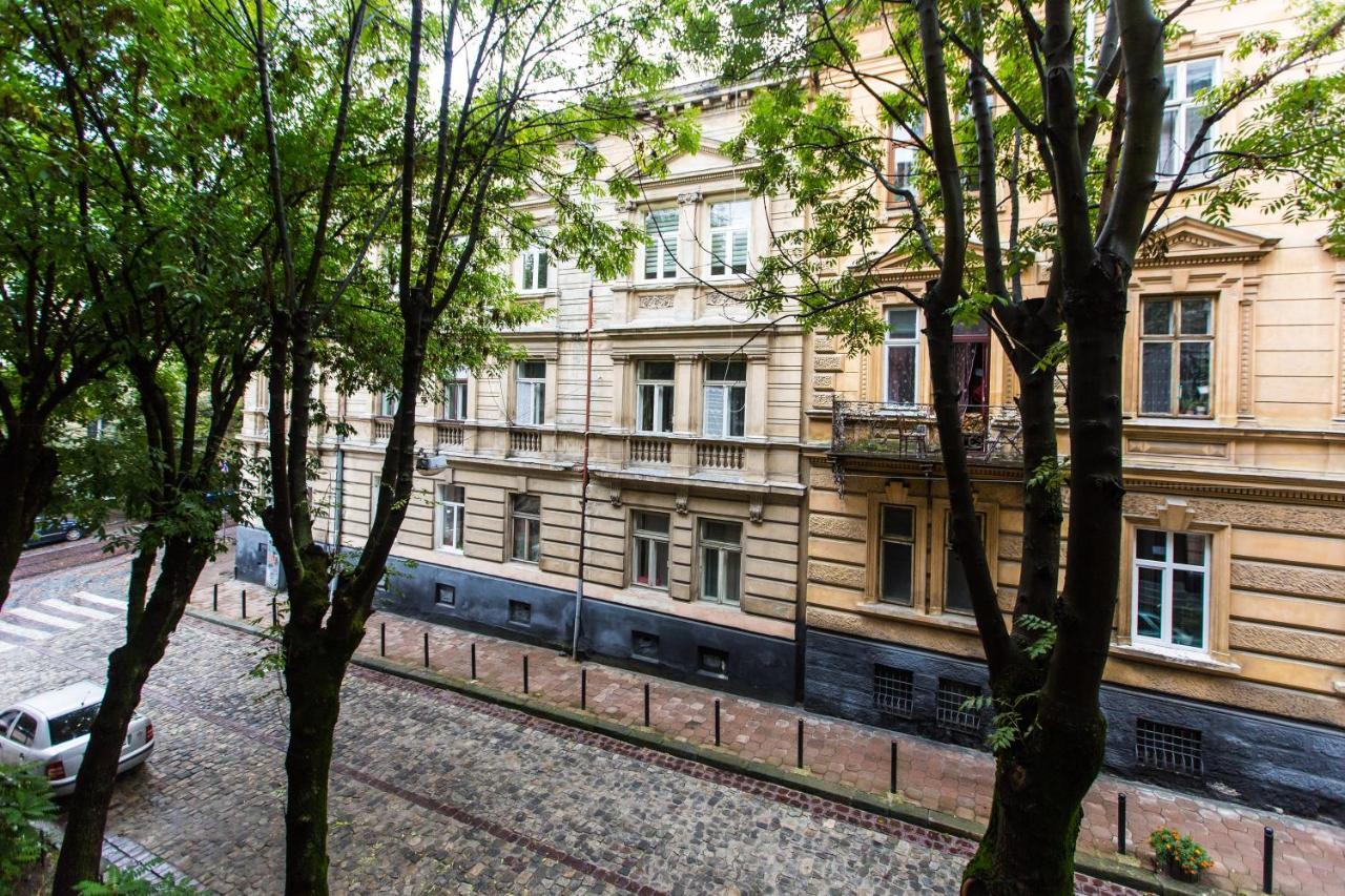 Apartment In The City Centre Лвив Екстериор снимка