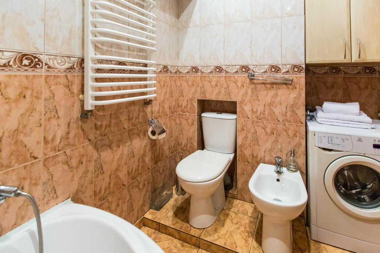 Apartment In The City Centre Лвив Екстериор снимка
